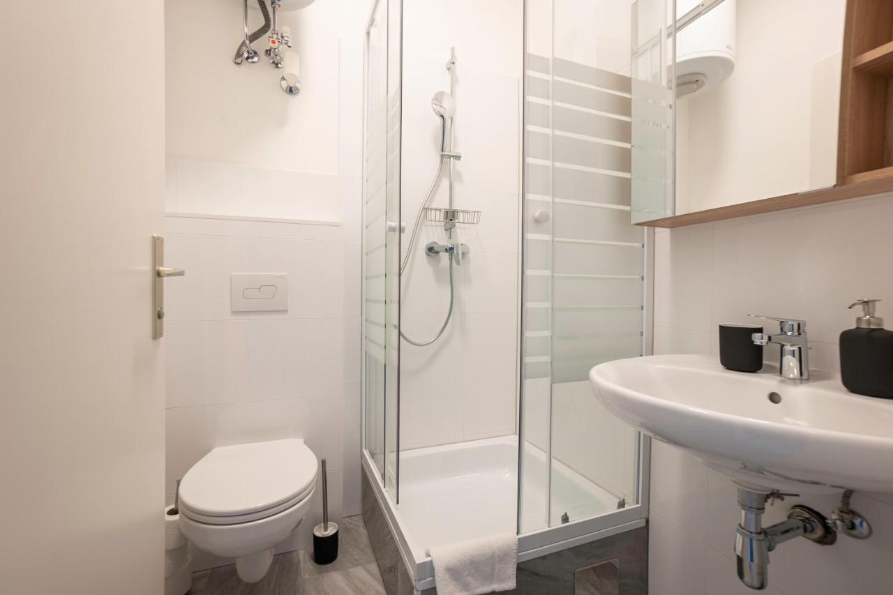 New With A King-size Bed In A Calm Area Apartment Wien